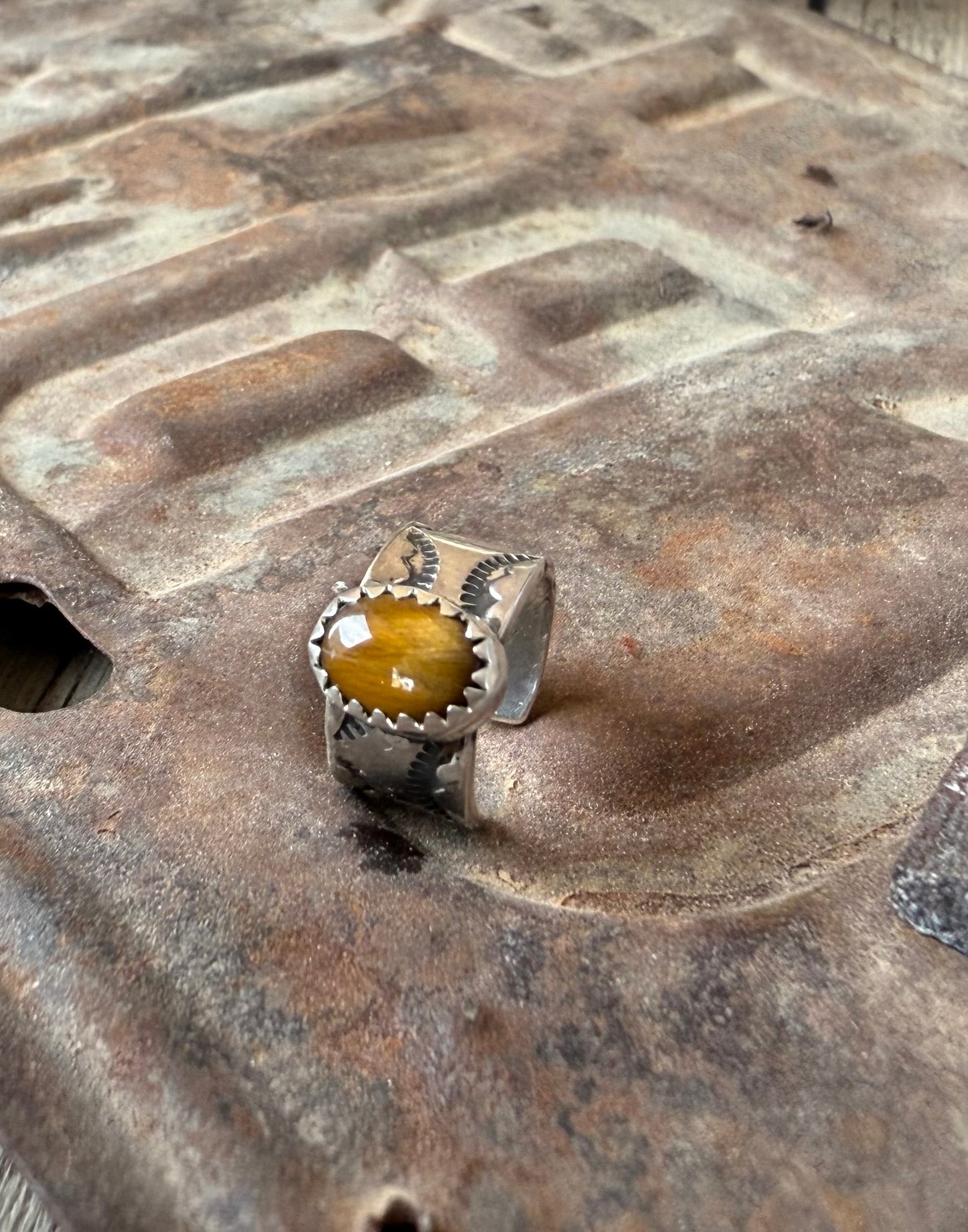 .925 Tiger’s Eye Ear Cuff